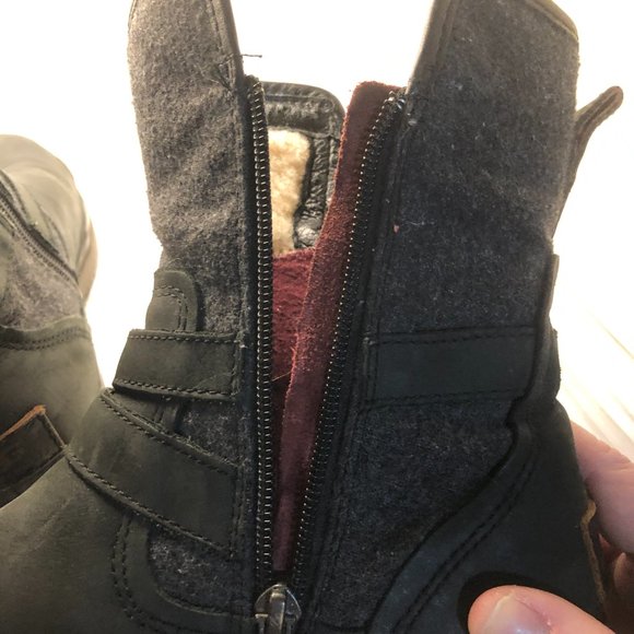 Ugg Australia Simmens Waterproof Ankle Booties - Picture 6 of 11